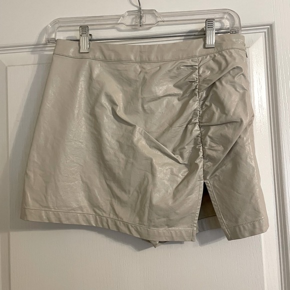 Tan skort - Picture 1 of 1